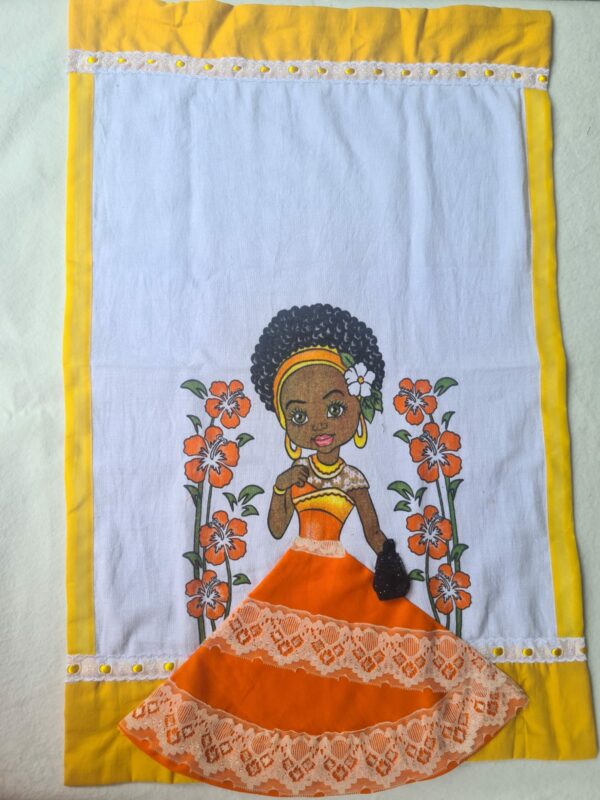 pano de prato boneca com saia de tecido laranja com renda